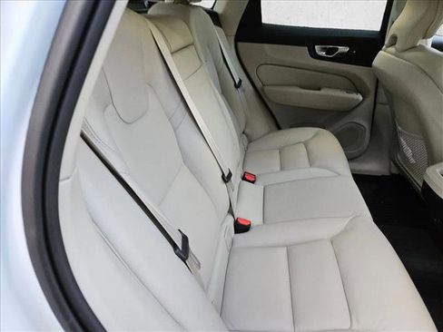 Used 2022 Volvo XC60 B5 Momentum w/ Climate Package image 21