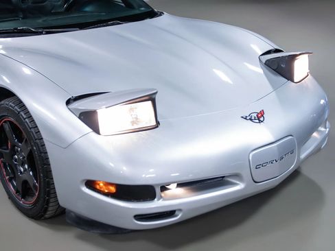 Used 1998 Chevrolet Corvette Coupe image 4