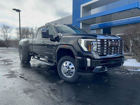 Used 2024 GMC Sierra 3500 Denali image 1