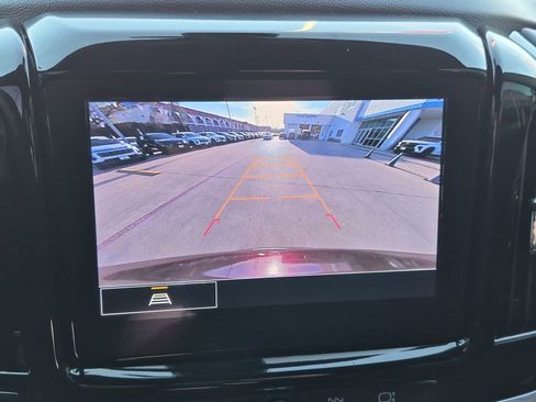 Used 2023 Chevrolet Traverse LT image 17