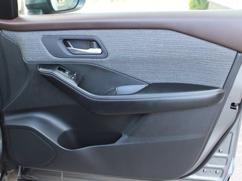 Used 2023 Nissan Rogue SV FWD image 36