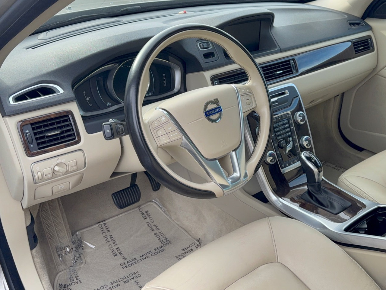 Used 2016 Volvo XC70 T5 Platinum w/ Protection Package FWD image 4
