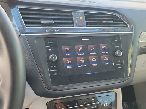 Used 2022 Volkswagen Tiguan SE image 20