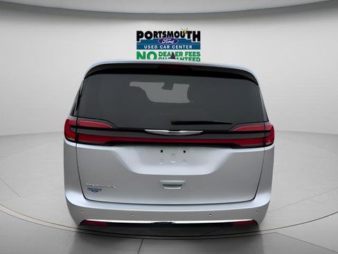 Used 2024 Chrysler Pacifica Touring-L FWD image 36