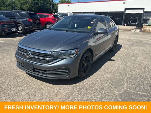 Used 2024 Volkswagen Jetta SE FWD image 7