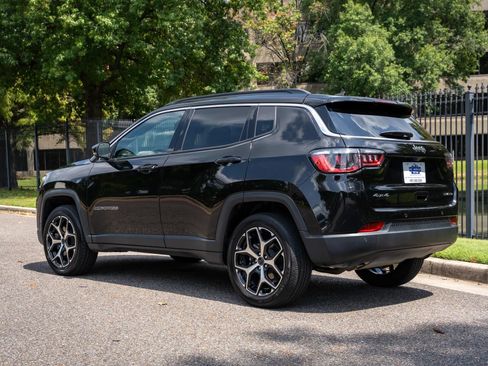 Used 2025 Jeep Compass Limited AWD/4WD image 8