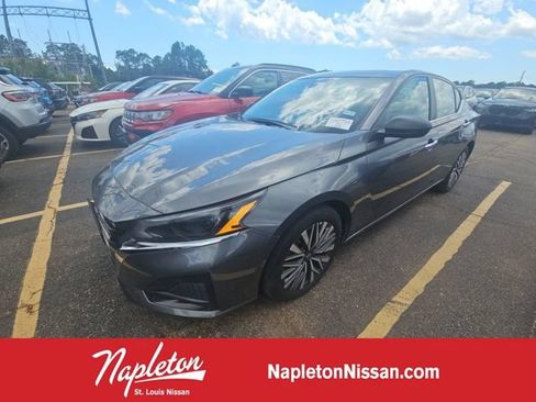 Used 2025 Nissan Altima 2.5 SV FWD image 1