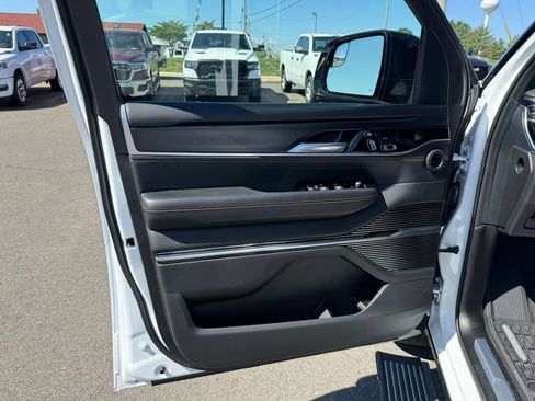 Used 2024 Jeep Grand Wagoneer L Series III w/ Rear Seat Video Group 1 AWD/4WD image 14