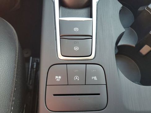 Certified 2022 Ford Escape Titanium w/ Class II Trailer Tow Package image 32