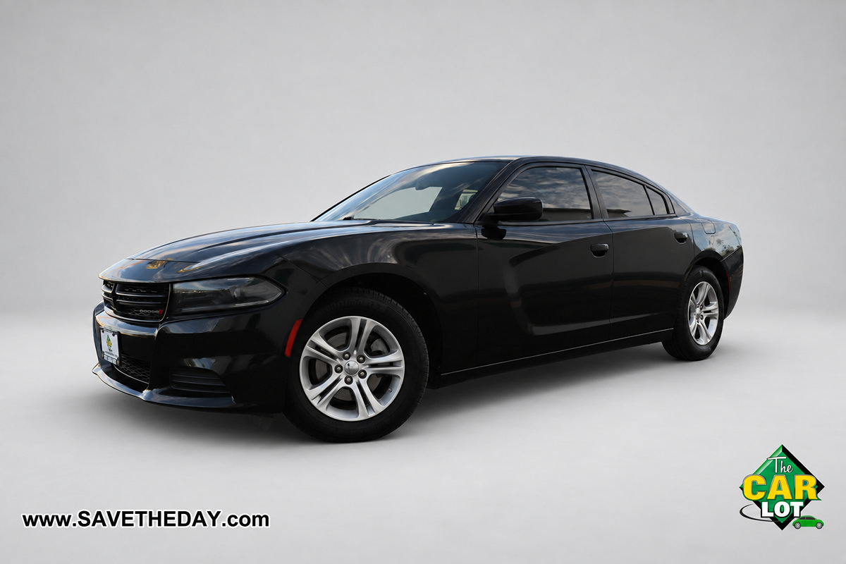 Used 2022 Dodge Charger SXT RWD image 2