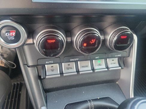 Used 2022 Toyota GR86 RWD image 11