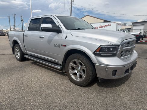 Used 2016 RAM 1500 Laramie w/ Convenience Group AWD/4WD image 7