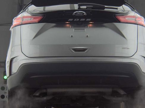 Used 2023 Ford Edge SE image 9