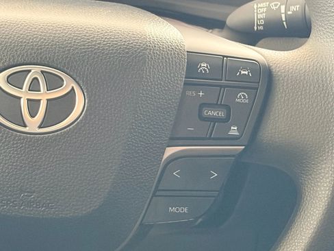 Used 2025 Toyota Camry SE FWD image 70