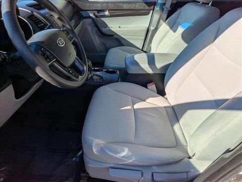 Used 2013 Kia Sorento LX w/ Convenience Pkg image 15