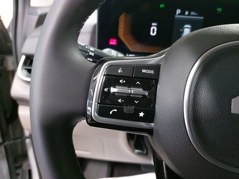 New 2026 Kia Carnival EX FWD image 19