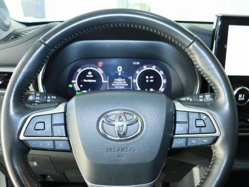 Used 2024 Toyota Highlander Platinum image 14