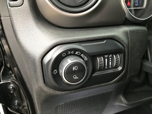 Used 2020 Jeep Gladiator Sport AWD/4WD image 12
