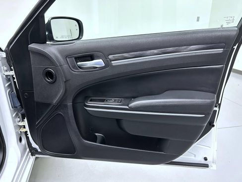 Used 2022 Chrysler 300 Touring L AWD/4WD image 16