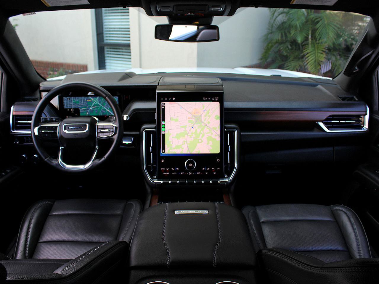 Used 2025 GMC Yukon Denali RWD image 22