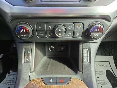 Used 2018 GMC Acadia SLE AWD/4WD image 24