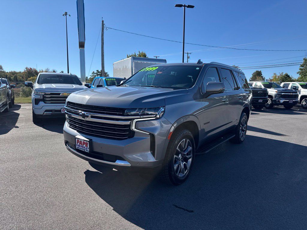 Used 2022 Chevrolet Tahoe LT w/ Luxury Package AWD/4WD image 9