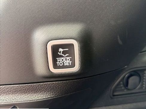 Used 2025 Jeep Grand Cherokee Laredo w/ Luxury Tech Group I image 22