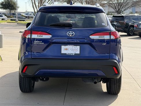 Used 2022 Toyota Corolla Cross LE image 5