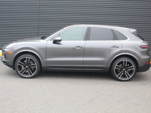 Certified 2023 Porsche Cayenne image 2