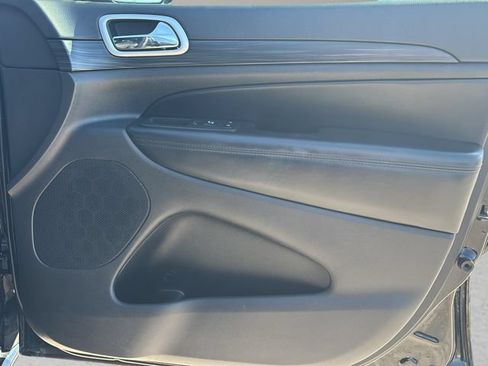 Used 2021 Jeep Grand Cherokee Laredo X AWD/4WD image 9