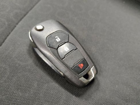 Used 2022 Chevrolet Trax LS w/ Tint and Cruise Package image 32