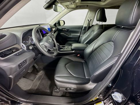Certified 2024 Toyota Highlander XLE image 18