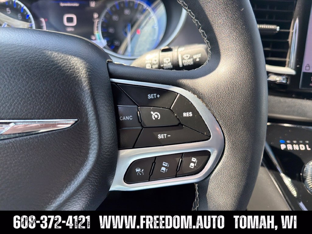 Used 2025 Chrysler Pacifica Select FWD image 14