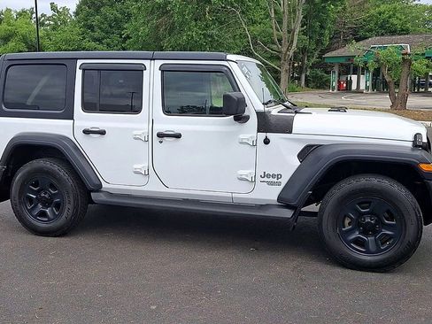 Used 2018 Jeep Wrangler Unlimited Sport AWD/4WD image 4