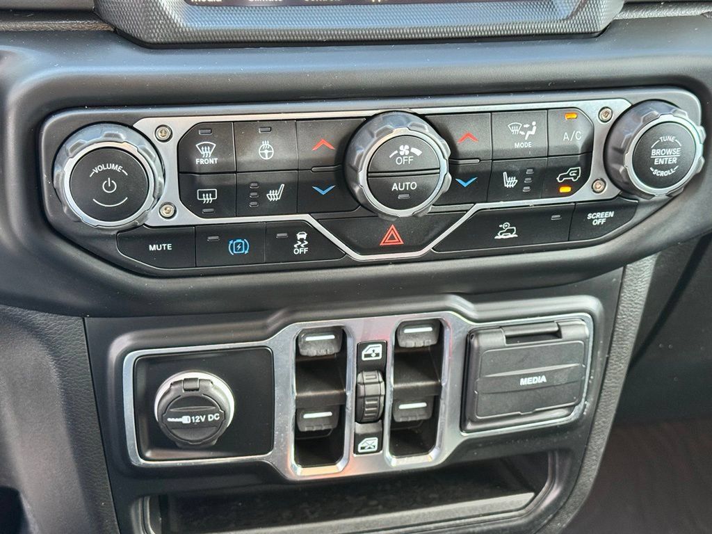 Used 2023 Jeep Wrangler Unlimited w/ Cold Weather Group AWD/4WD image 19