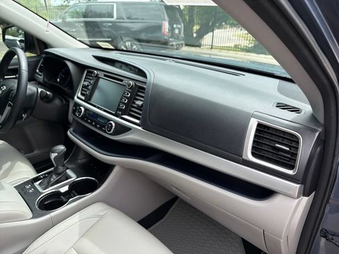 Used 2018 Toyota Highlander XLE FWD image 39