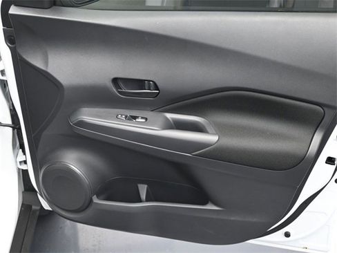 Used 2025 Nissan Kicks Play S image 21