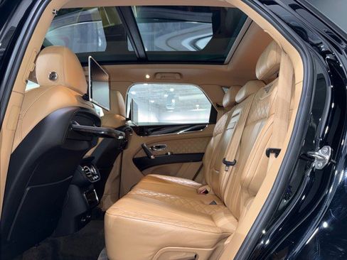 Used 2017 Bentley Bentayga image 51