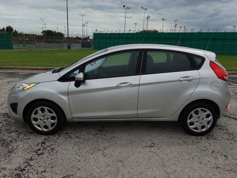 Used 2011 Ford Fiesta SE FWD image 4