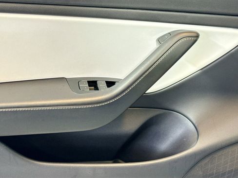 Used 2020 Tesla Model 3 Standard Range image 11