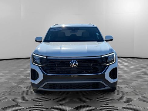 Used 2025 Volkswagen Atlas Cross Sport SE image 8