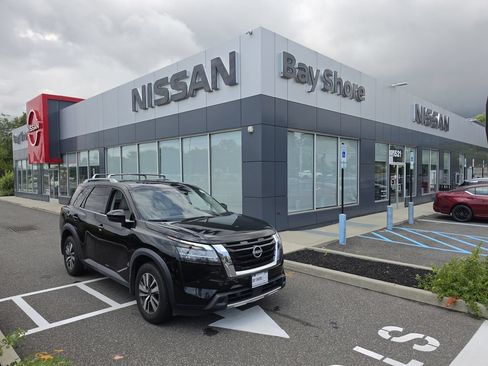 Certified 2023 Nissan Pathfinder SL AWD/4WD image 1