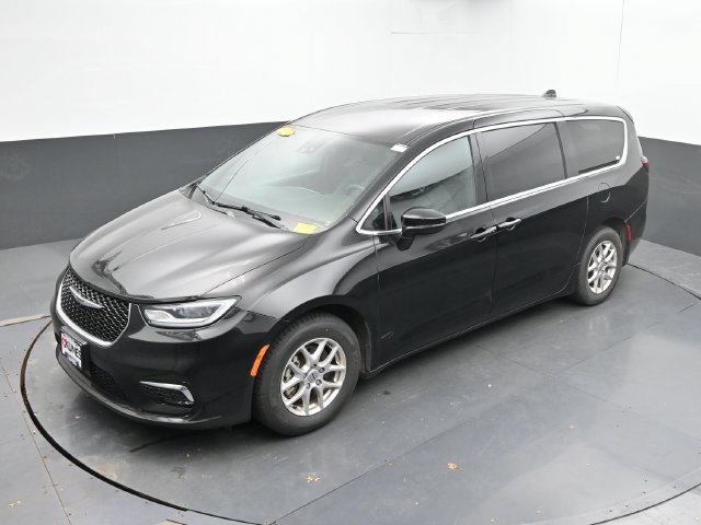 Used 2025 Chrysler Pacifica Select FWD image 42