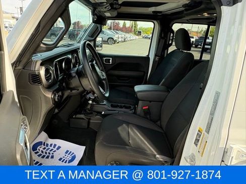 Used 2022 Jeep Wrangler Unlimited Sahara AWD/4WD image 17
