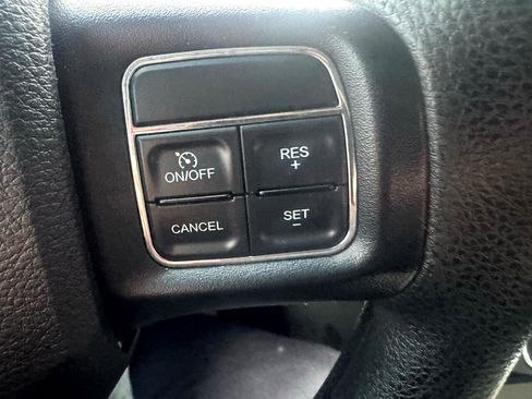 Used 2014 Dodge Grand Caravan SXT image 17