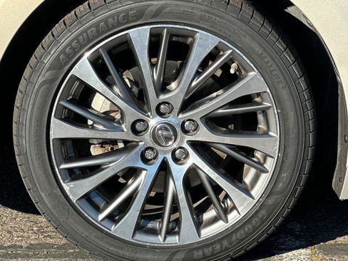 Certified 2019 Lexus ES 300h w/ Luxury Package image 37