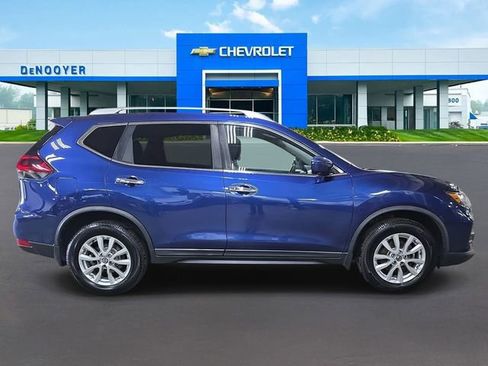 Used 2018 Nissan Rogue SV w/ Premium Package image 4