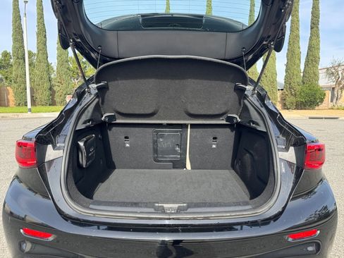 Used 2018 INFINITI QX30 w/ Cargo Package FWD image 20
