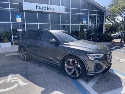 Used 2024 Audi Q8 e-tron Prestige image 9