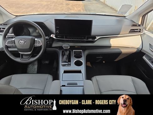 Used 2025 Toyota Sienna XLE FWD image 10